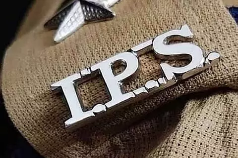 सरकार ने आधी रात 13 जिलों के एसपी बदल दिए, IPS ट्रांसफर आदेश जारी सरकार ने आधी रात 13 जिलों के एसपी बदल दिए, IPS ट्रांसफर आदेश जारी