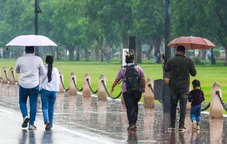 दिल्ली में हल्की बारिश की संभावना, गरज के साथ बारिश और तेज हवाओं की चेतावनी दिल्ली में हल्की बारिश की संभावना, गरज के साथ बारिश और तेज हवाओं की चेतावनी