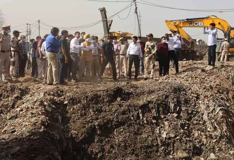 LG ने भलस्वा लैंडफिल साइट पर बायोरेमेडिएशन कार्यों की समीक्षा की LG ने भलस्वा लैंडफिल साइट पर बायोरेमेडिएशन कार्यों की समीक्षा की