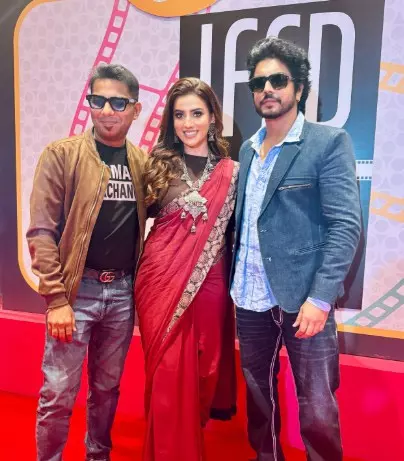 अंतरराष्ट्रीय मंच पर अक्षरा सिंह का जलवा, फिल्म फेस्टिवल में पसंद की गई मुझे ऐसा पति दे भगवान अंतरराष्ट्रीय मंच पर अक्षरा सिंह का जलवा, फिल्म फेस्टिवल में पसंद की गई मुझे ऐसा पति दे भगवान