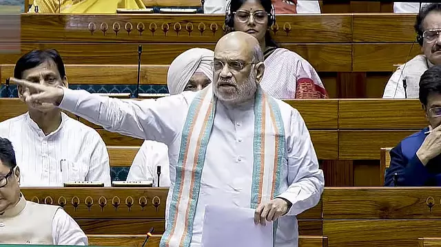 राहुल गांधी माओवादियों से करीबी के कारण नक्सल बन गए हैं; भारत अब नक्सलवाद से मुक्त है: Amit Shah राहुल गांधी माओवादियों से करीबी के कारण नक्सल बन गए हैं; भारत अब नक्सलवाद से मुक्त है: Amit Shah