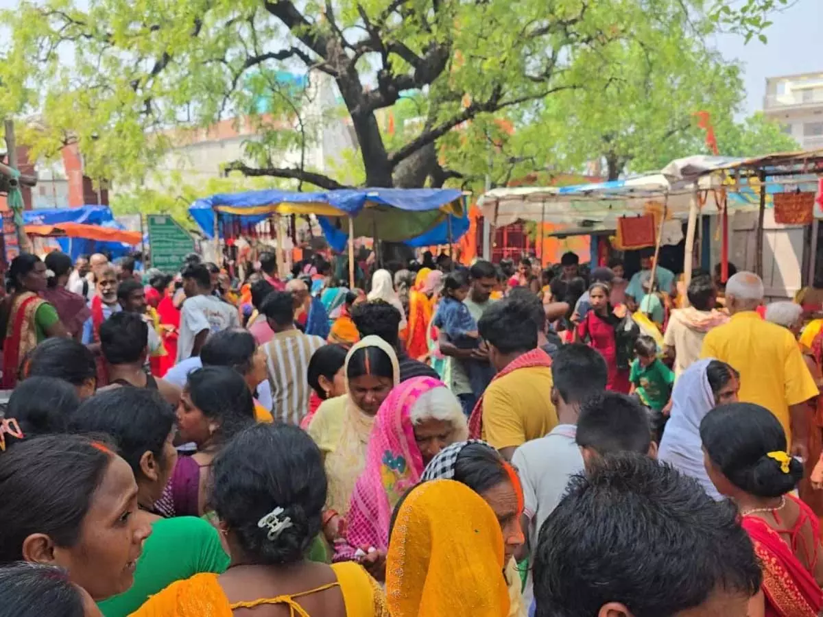 8 लोगों की मौत, मंदिर में भगदड़ की खबर 8 लोगों की मौत, मंदिर में भगदड़ की खबर
