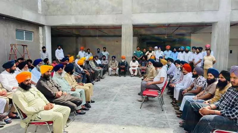 Haryana के मीरी पीरी इंस्टीट्यूट में झड़प के बाद सिख नेताओं समेत 20 पर केस दर्ज Haryana के मीरी पीरी इंस्टीट्यूट में झड़प के बाद सिख नेताओं समेत 20 पर केस दर्ज