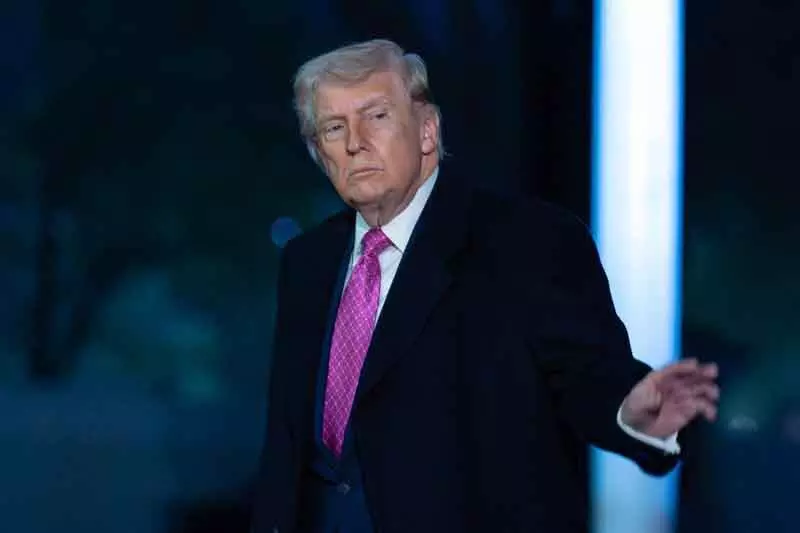 Report: Trump says होर्मुज को खोले बिना ईरान युद्ध खत्म करने को तैयार Report: Trump says होर्मुज को खोले बिना ईरान युद्ध खत्म करने को तैयार