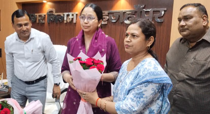 Shahjahanpur: नगर निगम में नव नियुक्त आयुक्त सौम्या गुरुरानी का स्वागत Shahjahanpur: नगर निगम में नव नियुक्त आयुक्त सौम्या गुरुरानी का स्वागत