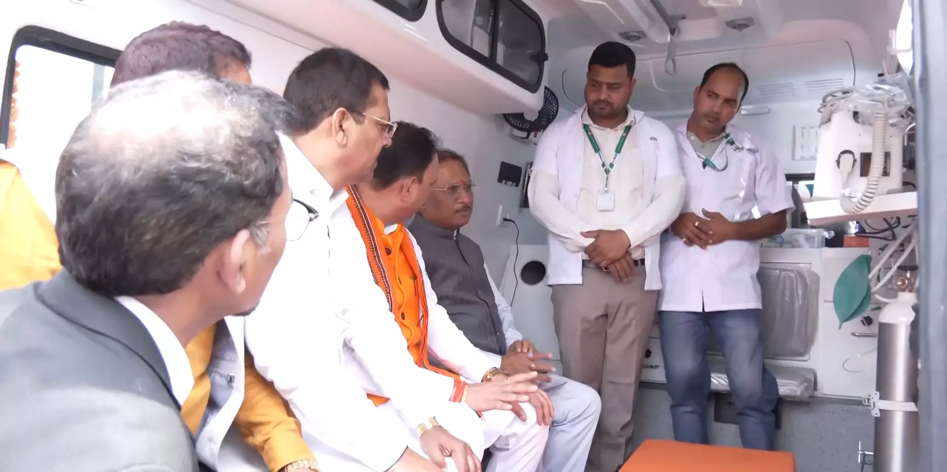 CM विष्णुदेव साय ने इमरजेंसी व नवजात नवीन एम्बुलेंस का किया शुभारंभ CM विष्णुदेव साय ने इमरजेंसी व नवजात नवीन एम्बुलेंस का किया शुभारंभ