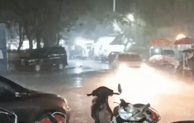 Ujjain: झमाझम बारिश के साथ उज्जैन में ओले, लोगों में उत्साह Ujjain: झमाझम बारिश के साथ उज्जैन में ओले, लोगों में उत्साह