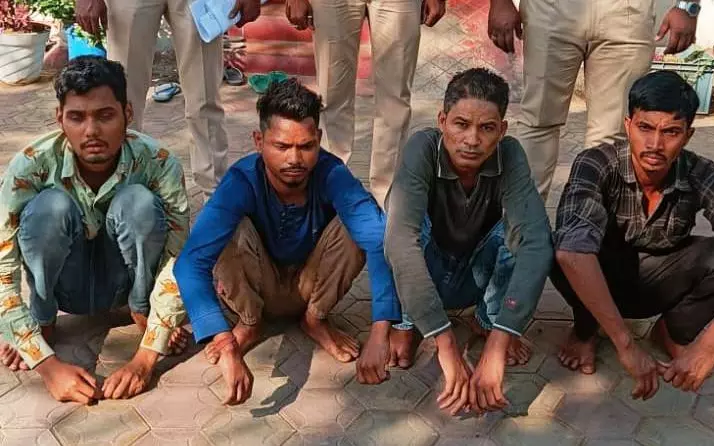 शराब के लिए पैसे मांगने पर हुआ था विवाद, गुंडागर्दी करने वालों की हुई गिरफ्तारी शराब के लिए पैसे मांगने पर हुआ था विवाद, गुंडागर्दी करने वालों की हुई गिरफ्तारी