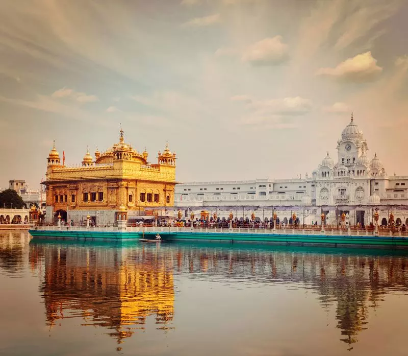 Sikh पांडुलिपि मामला, हाई कोर्ट ने केंद्र और सेना से जवाब मांगा Sikh पांडुलिपि मामला, हाई कोर्ट ने केंद्र और सेना से जवाब मांगा