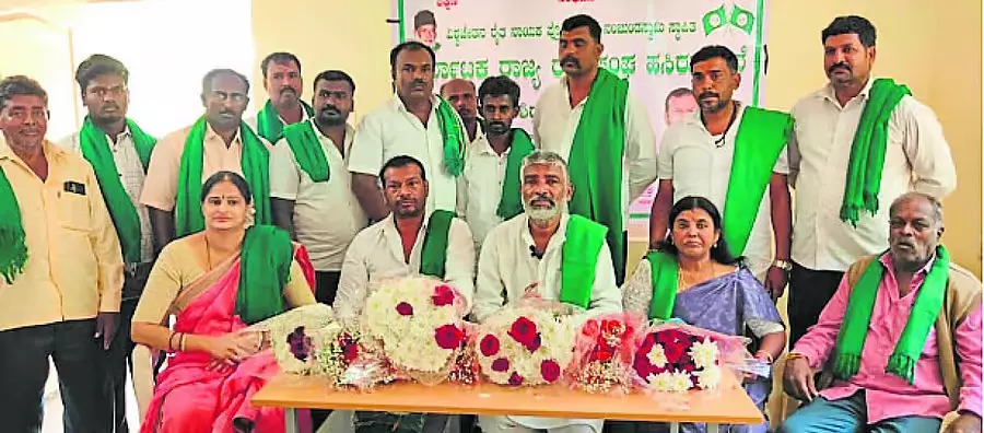 Karnataka : पांच गारंटी से लोगों को ठगा जा रहा है Karnataka : पांच गारंटी से लोगों को ठगा जा रहा है