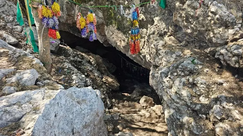 पाकिस्तान में यात्रा, Chakwal में बाबा फरीद की गुफा पाकिस्तान में यात्रा, Chakwal में बाबा फरीद की गुफा