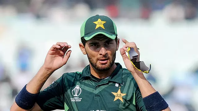 PCB ने शाहीन अफरीदी और नसीम शाह पर सुरक्षा उल्लंघन और आपत्तिजनक ट्वीट के लिए जुर्माना लगाया PCB ने शाहीन अफरीदी और नसीम शाह पर सुरक्षा उल्लंघन और आपत्तिजनक ट्वीट के लिए जुर्माना लगाया