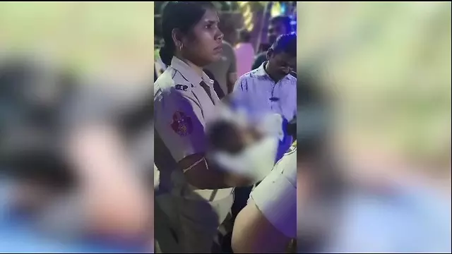Bhubaneswar में ऑटो से 1 महीने का बच्चा बचाया गया Bhubaneswar में ऑटो से 1 महीने का बच्चा बचाया गया