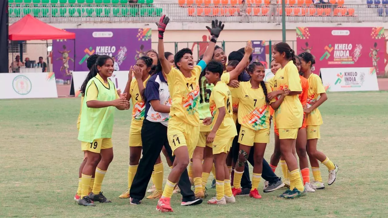 केआईटीजी 2026 : कप्तान किरण ने छत्तीसगढ़ को फुटबॉल फाइनल में पहुंचाया केआईटीजी 2026 : कप्तान किरण ने छत्तीसगढ़ को फुटबॉल फाइनल में पहुंचाया