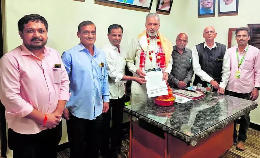 Karnataka : लोन की किस्त टालने की मांग Karnataka : लोन की किस्त टालने की मांग