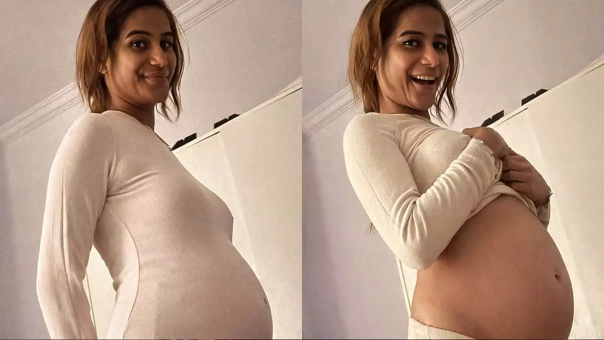 Poonam Pandey प्रेग्नेंट हैं? एक्ट्रेस ने नई तस्वीरों में बेबी बंप दिखाया Poonam Pandey प्रेग्नेंट हैं? एक्ट्रेस ने नई तस्वीरों में बेबी बंप दिखाया