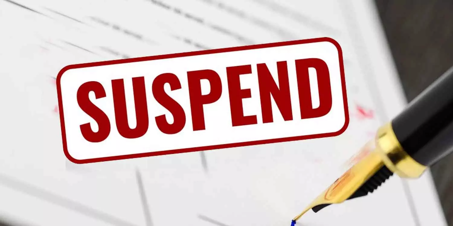 Srinagar: प्रशासन की बड़ी कार्रवाई, अधिकारी सस्पेंड Srinagar: प्रशासन की बड़ी कार्रवाई, अधिकारी सस्पेंड