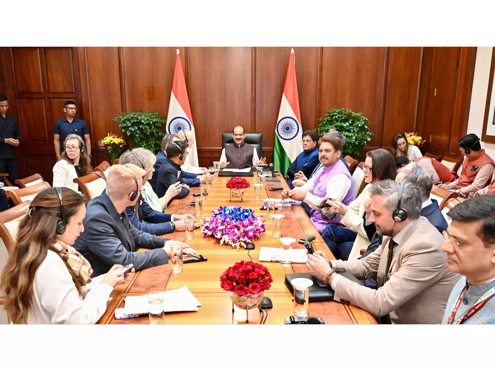 लोकसभा स्पीकर ओम बिरला ने EU पार्लियामेंट के डेलीगेशन से मुलाकात की, भारत-EU स्ट्रेटेजिक पार्टनरशिप पर बात की लोकसभा स्पीकर ओम बिरला ने EU पार्लियामेंट के डेलीगेशन से मुलाकात की, भारत-EU स्ट्रेटेजिक पार्टनरशिप पर बात की