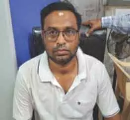 Odisha विजिलेंस ने सब-ट्रेजरी कर्मचारी को रिश्वत लेते पकड़ा Odisha विजिलेंस ने सब-ट्रेजरी कर्मचारी को रिश्वत लेते पकड़ा