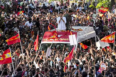 Vijay 2 अप्रैल को त्रिची ईस्ट से नामांकन दाखिल करेंगे: थावेका ने प्रचार की अनुमति मांगी Vijay 2 अप्रैल को त्रिची ईस्ट से नामांकन दाखिल करेंगे: थावेका ने प्रचार की अनुमति मांगी
