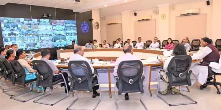 Bhubaneswar मुख्यमंत्री ने कलेक्टरों को जमाखोरी के खिलाफ कार्रवाई करने का निर्देश दिया Bhubaneswar मुख्यमंत्री ने कलेक्टरों को जमाखोरी के खिलाफ कार्रवाई करने का निर्देश दिया