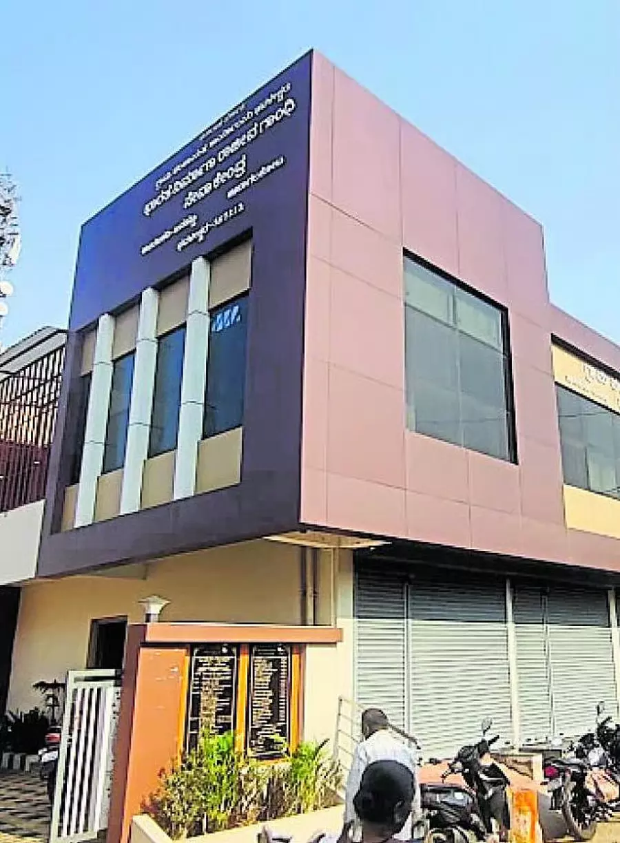 Karnataka : बागलकोट में धवलेश्वर पंचायत को गांधी ग्राम पुरस्कार Karnataka : बागलकोट में धवलेश्वर पंचायत को गांधी ग्राम पुरस्कार
