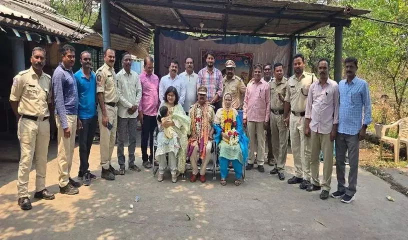 Retired सिंगरेनी इंस्पेक्टर गौस को उनकी ईमानदार सेवा के लिए सम्मानित किया गया Retired सिंगरेनी इंस्पेक्टर गौस को उनकी ईमानदार सेवा के लिए सम्मानित किया गया