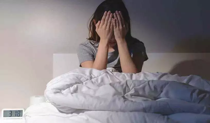भारतीयों में दिन-ब-दिन बढ़ रही है Insomnia की समस्या, एक्सपर्ट्स का कहना है ध्यान रखना ज़रूरी भारतीयों में दिन-ब-दिन बढ़ रही है Insomnia की समस्या, एक्सपर्ट्स का कहना है ध्यान रखना ज़रूरी