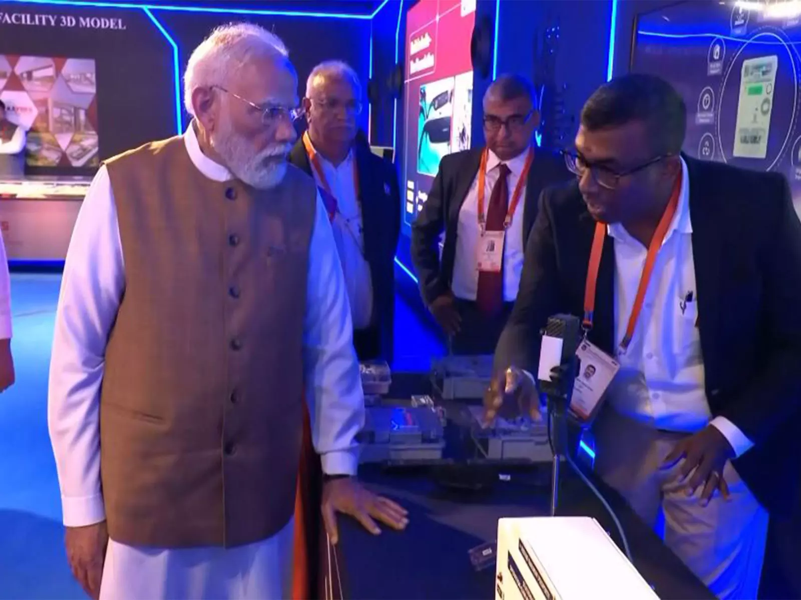 गुजरात: PM मोदी ने समंद में 3,300 करोड़ रुपये के कायने सेमीकंडक्टर प्लांट का उद्घाटन किया गुजरात: PM मोदी ने समंद में 3,300 करोड़ रुपये के कायने सेमीकंडक्टर प्लांट का उद्घाटन किया