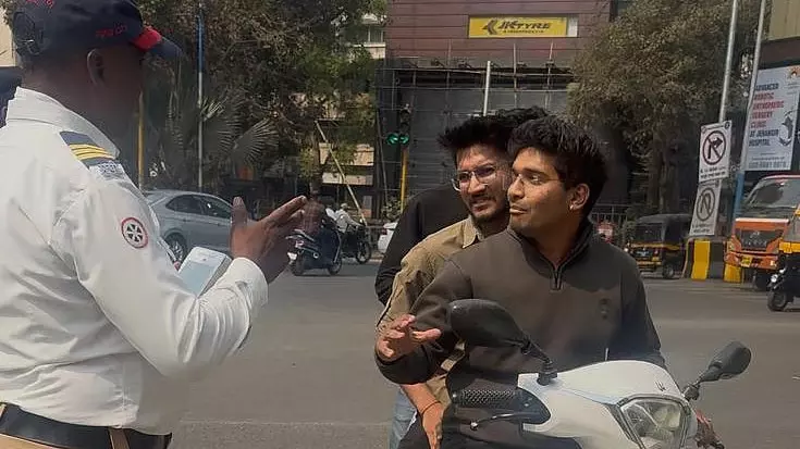 Pune : ट्रैफिक पुलिस ने 3 दिन के स्पेशल ड्राइव में 51.54 लाख का जुर्माना वसूला Pune : ट्रैफिक पुलिस ने 3 दिन के स्पेशल ड्राइव में 51.54 लाख का जुर्माना वसूला