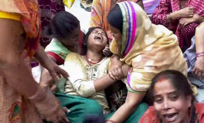बिहार के मंदिर में भगदड़ में आठ लोगों की मौत, आठ घायल; SHO सस्पेंड बिहार के मंदिर में भगदड़ में आठ लोगों की मौत, आठ घायल; SHO सस्पेंड