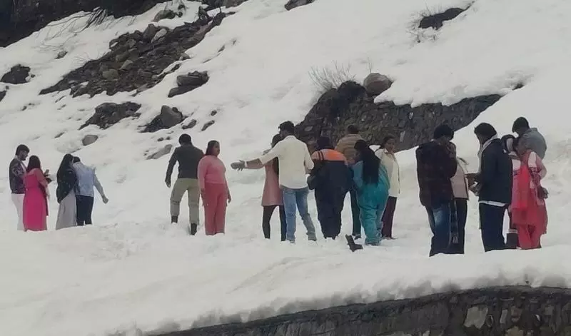 धूप से लेकर बर्फ तक, Manali पर्यटकों को दोहरी खुशी देता है धूप से लेकर बर्फ तक, Manali पर्यटकों को दोहरी खुशी देता है