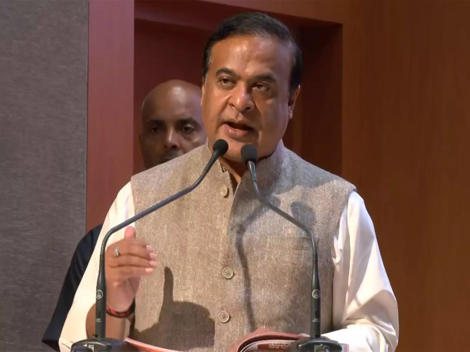 असम बीजेपी ने चुनाव से पहले UCC, महिलाओं के लिए 3000 रुपये महीने का वादा किया असम बीजेपी ने चुनाव से पहले UCC, महिलाओं के लिए 3000 रुपये महीने का वादा किया