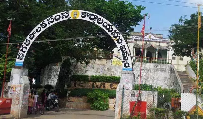 डिवीजन विस्तार योजना के बीच KMC चुनावों पर अनिश्चितता के बादल डिवीजन विस्तार योजना के बीच KMC चुनावों पर अनिश्चितता के बादल