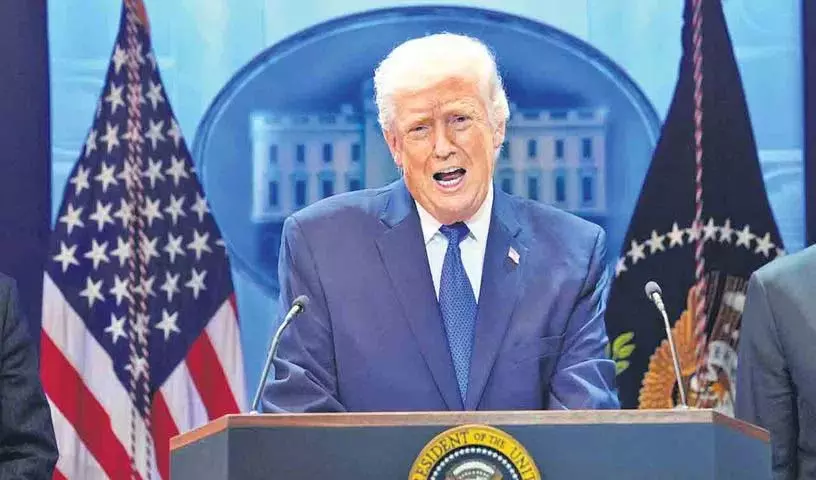 Donald Trump ने दुनिया को हमसे तेल खरीदने या जोखिम उठाने के लिए तैयार रहने का सुझाव दिया Donald Trump ने दुनिया को हमसे तेल खरीदने या जोखिम उठाने के लिए तैयार रहने का सुझाव दिया