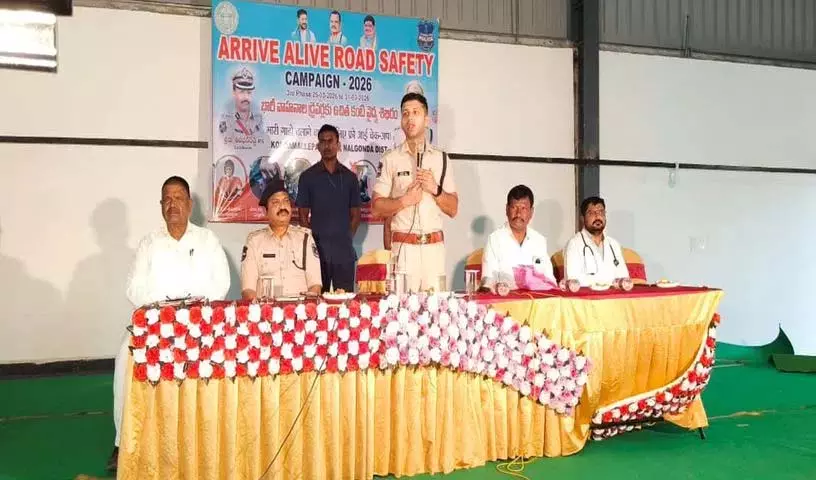 Chinnaadisharlapalli में लॉरी ड्राइवरों के लिए फ्री आई चेक-अप कैंप Chinnaadisharlapalli में लॉरी ड्राइवरों के लिए फ्री आई चेक-अप कैंप