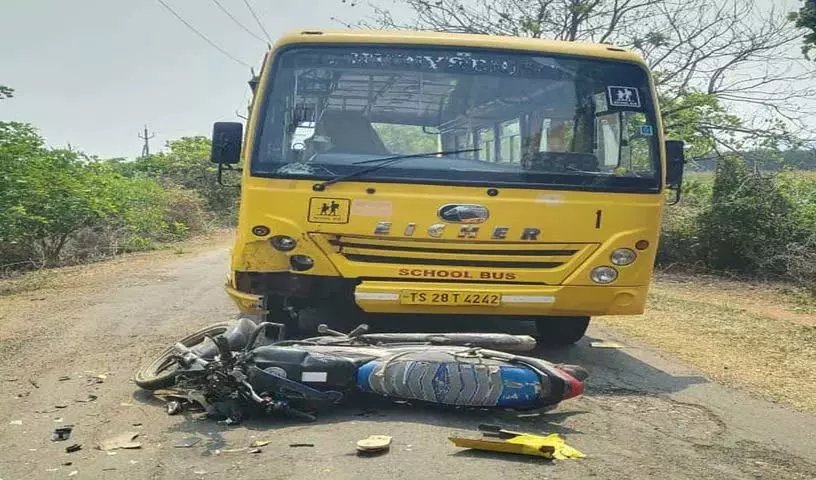 School Bus और बाइक की टक्कर में दो युवक गंभीर रूप से घायल School Bus और बाइक की टक्कर में दो युवक गंभीर रूप से घायल
