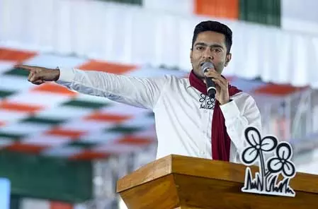 अभिषेक बनर्जी ने भाजपा पर बंगाल के मतदाता सूची में हेरफेर का गंभीर आरोप लगाया अभिषेक बनर्जी ने भाजपा पर बंगाल के मतदाता सूची में हेरफेर का गंभीर आरोप लगाया