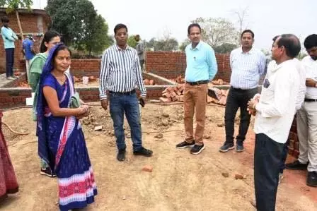 कलेक्टर डॉ. संजय कन्नौजे ने ग्राम छोटे लेंधरा का किया औचक निरीक्षण कलेक्टर डॉ. संजय कन्नौजे ने ग्राम छोटे लेंधरा का किया औचक निरीक्षण