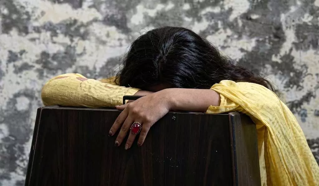 महिलाओं के प्रसव के बाद शिशुओं को बेचने वाले क्लिनिक का भंडाफोड़ महिलाओं के प्रसव के बाद शिशुओं को बेचने वाले क्लिनिक का भंडाफोड़