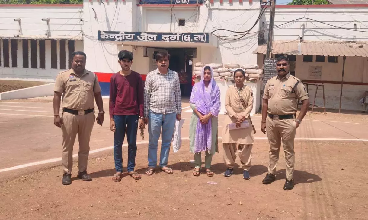 पति को आत्महत्या के लिए प्रताड़ित करने वाले तीन आरोपी उत्तर प्रदेश से गिरफ्तार पति को आत्महत्या के लिए प्रताड़ित करने वाले तीन आरोपी उत्तर प्रदेश से गिरफ्तार