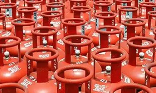 गैस सिलेंडर के दाम में 195 रुपए की बढ़ोतरी, लेकिन आम जनता को राहत गैस सिलेंडर के दाम में 195 रुपए की बढ़ोतरी, लेकिन आम जनता को राहत