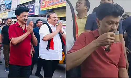 CM त्रिची ईस्ट में वोट लेने के लिए पैदल गए, जहां से विजय चुनाव लड़ रहे है CM त्रिची ईस्ट में वोट लेने के लिए पैदल गए, जहां से विजय चुनाव लड़ रहे है