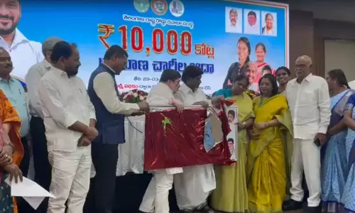 Telangana के मंत्रियों ने महालक्ष्मी योजना की तारीफ़, और बसें शुरू की जाएंगी