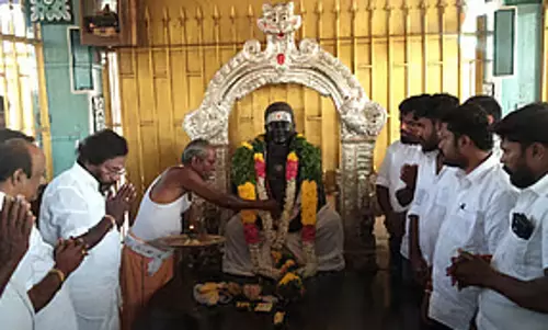 DMK ने 200 से ज़्यादा सीटें जीतीं; शशिकला की पॉलिटिकल एंट्री का स्वागत है: करुणास DMK ने 200 से ज़्यादा सीटें जीतीं; शशिकला की पॉलिटिकल एंट्री का स्वागत है: करुणास