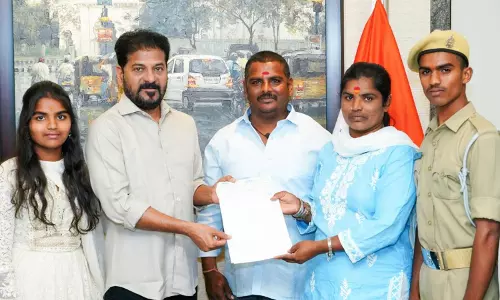 ‘Tank Bund Shiva’ को तेलंगाना सरकार से 5 लाख रुपये और 2BHK घर मिला ‘Tank Bund Shiva’ को तेलंगाना सरकार से 5 लाख रुपये और 2BHK घर मिला