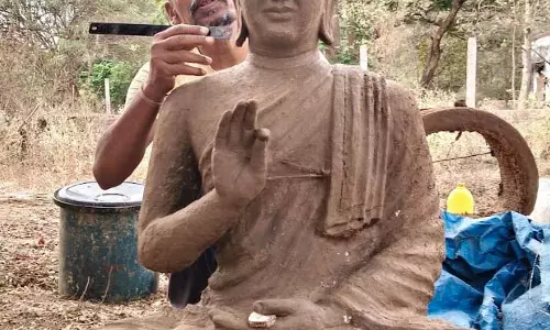 नक्सलवाद के खात्मे पर कलाकारों में हर्ष नक्सलवाद के खात्मे पर कलाकारों में हर्ष
