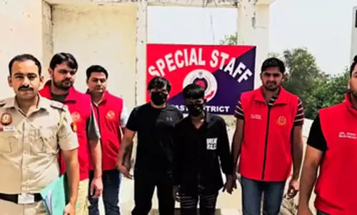 स्पेशल स्टाफ की बड़ी कार्रवाई, अवैध हथियारों के साथ दो आरोपी गिरफ्तार स्पेशल स्टाफ की बड़ी कार्रवाई, अवैध हथियारों के साथ दो आरोपी गिरफ्तार
