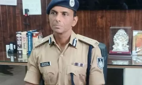 Indore : सीपी ने बेहतरीन काम के लिए एसीपी, टीआई और पुलिस स्टाफ को सम्मानित किया Indore : सीपी ने बेहतरीन काम के लिए एसीपी, टीआई और पुलिस स्टाफ को सम्मानित किया