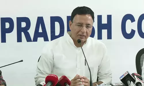 केंद्र सरकार ज़रूरी दवाओं के दाम बढ़ाकर कन्नड़ लोगों को लूट रही है: Randeep Surjewala केंद्र सरकार ज़रूरी दवाओं के दाम बढ़ाकर कन्नड़ लोगों को लूट रही है: Randeep Surjewala